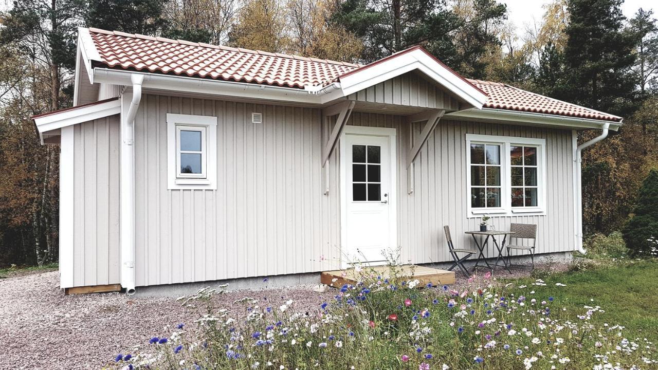 Nybyggd Stuga Intill Skogsbrynet - New Built Cottage Next To The Cowberry Forest Mora Dış mekan fotoğraf